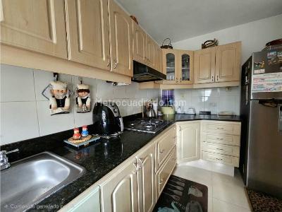 Apartamento de 3 alcobas en venta en Loma De Los Bernal, Medellín, 83 m² · foto 8 de 20