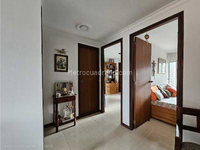 Apartamento de 3 alcobas en venta en Loma De Los Bernal, Medellín, 83 m² · foto 9 de 20
