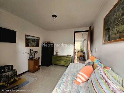 Apartamento de 3 alcobas en venta en Loma De Los Bernal, Medellín, 83 m² · foto 13 de 20