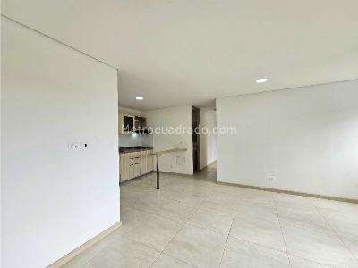 Apartamento de 3 alcobas en venta en Ditaires, Itagüí, 67 m² · foto 2 de 20