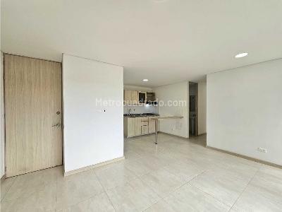 Apartamento de 3 alcobas en venta en Ditaires, Itagüí, 67 m² · foto 3 de 20