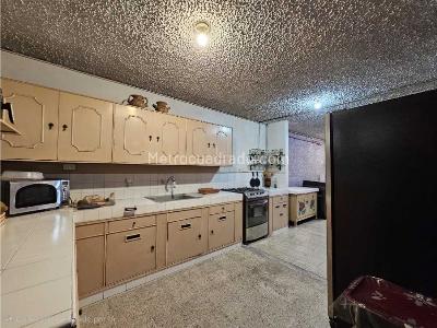 Casa de 5 alcobas en venta en Belen Malibu, Medellín, 360 m² · foto 15 de 20