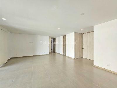 Apartamento de 3 alcobas en venta en Loma De Las Brujas, Envigado, 148 m² · foto 3 de 20