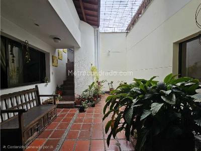Casa de 5 alcobas en venta en Belen Alameda, Medellín, 303 m² · foto 10 de 20