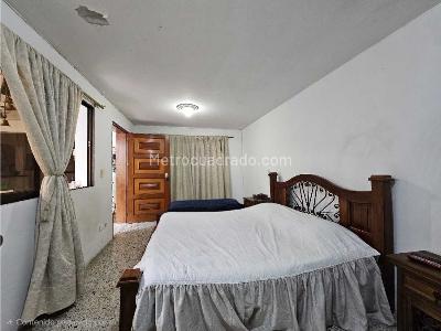 Casa de 5 alcobas en venta en Belen Alameda, Medellín, 303 m² · foto 15 de 20