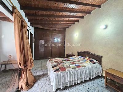 Casa de 5 alcobas en venta en Belen Alameda, Medellín, 303 m² · foto 16 de 20