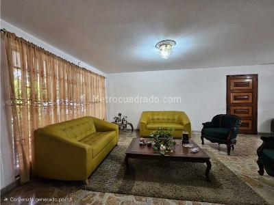 Casa de 5 alcobas en venta en Belen Alameda, Medellín, 303 m² · foto 2 de 20