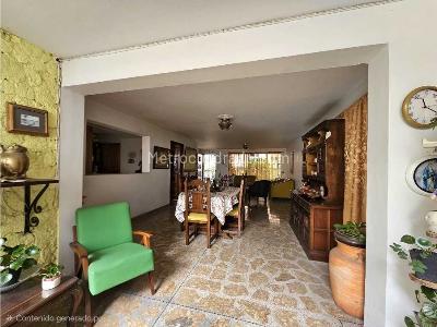 Casa de 5 alcobas en venta en Belen Alameda, Medellín, 303 m² · foto 5 de 20