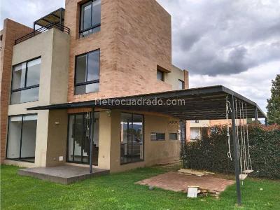 Casa de 3 alcobas en venta en Cajica, Cajicá, 178 m² · foto 2 de 20