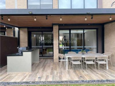 Casa de 3 alcobas en venta en Chia, Chía, 210 m² · foto 2 de 12