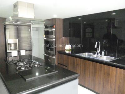 Casa de 4 alcobas en venta en Niza, Bogotá, 375 m² · foto 7 de 20