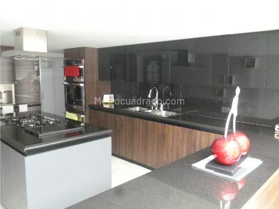 Casa de 4 alcobas en venta en Niza, Bogotá, 375 m² · foto 8 de 20