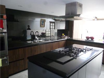 Casa de 4 alcobas en venta en Niza, Bogotá, 375 m² · foto 9 de 20
