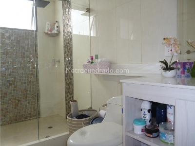 Casa de 4 alcobas en venta en Niza, Bogotá, 375 m² · foto 16 de 20