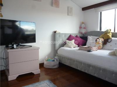 Casa de 4 alcobas en venta en Niza, Bogotá, 375 m² · foto 17 de 20
