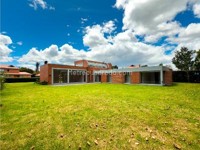 Casa de 3 alcobas en venta en San Simon, Bogotá, 1600 m² · foto 3 de 20