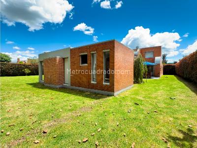 Casa de 3 alcobas en venta en San Simon, Bogotá, 1600 m² · foto 4 de 20