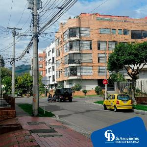 Apartamento de 3 alcobas en venta en Santa Barbara Occidental, Bogotá, 225 m² · foto 2 de 20