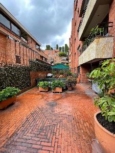 Apartamento de 3 alcobas en venta en Los Rosales, Bogotá, 250 m² · foto 3 de 20