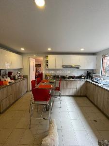 Apartamento de 3 alcobas en venta en Los Rosales, Bogotá, 250 m² · foto 2 de 20