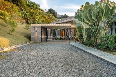 Casa de 3 alcobas en venta en Loma Del Escobero, Envigado, 2000 m² · foto 2 de 20