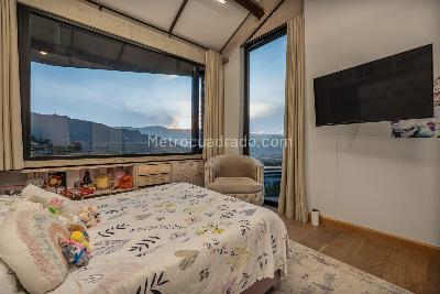 Casa de 3 alcobas en venta en Loma Del Escobero, Envigado, 2000 m² · foto 8 de 20