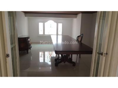 Casa de 4 alcobas en venta en El Golf, Barranquilla, 729 m² · foto 2 de 19