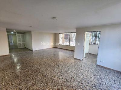 Apartamento de 3 alcobas en venta en Altos Del Prado, Barranquilla, 240 m² · foto 3 de 16