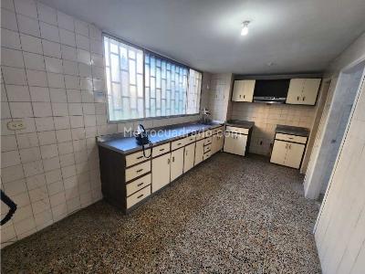 Apartamento de 3 alcobas en venta en Altos Del Prado, Barranquilla, 240 m² · foto 4 de 16