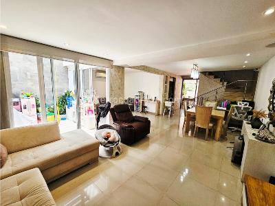Casa de 3 alcobas en venta en La Castellana, Barranquilla, 165 m² · foto 2 de 17