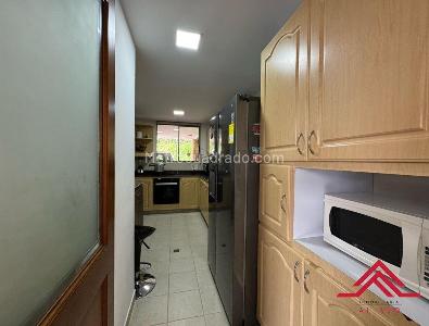 Casa de 3 alcobas en venta en Cumbres, Envigado, 243 m² · foto 13 de 17