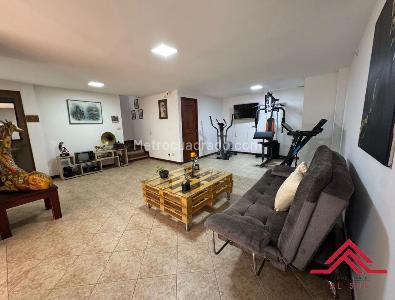 Casa de 3 alcobas en venta en Cumbres, Envigado, 243 m² · foto 2 de 17