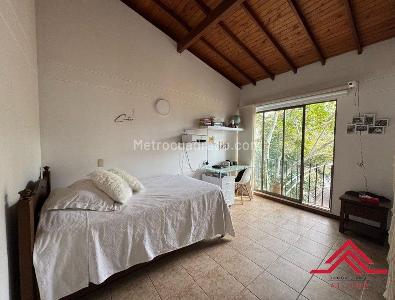 Casa de 3 alcobas en venta en Cumbres, Envigado, 243 m² · foto 9 de 17