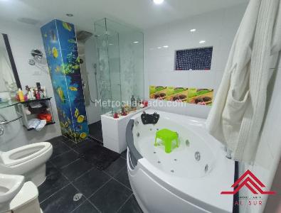 Apartamento de 2 alcobas en venta en El Poblado Loma Del Indio, Medellín, 67 m² · foto 12 de 18