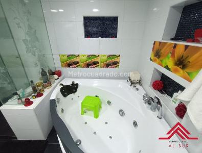 Apartamento de 2 alcobas en venta en El Poblado Loma Del Indio, Medellín, 67 m² · foto 13 de 18