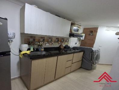 Apartamento de 2 alcobas en venta en El Poblado Loma Del Indio, Medellín, 55 m² · foto 2 de 11