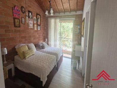 Casa de 3 alcobas en venta en Loma Del Barro, Envigado, 156 m² · foto 12 de 17