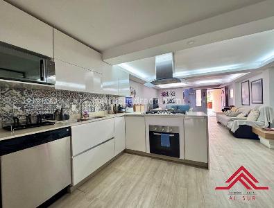 Casa de 3 alcobas en venta en Loma Del Barro, Envigado, 156 m² · foto 2 de 17