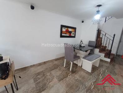Casa de 4 alcobas en venta en Los Alcázares, Sabaneta, 200 m² · foto 3 de 20