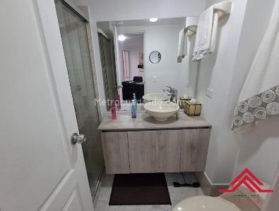 Apartamento de 2 alcobas en venta en El Poblado Loma Del Indio, Medellín, 79 m² · foto 14 de 19