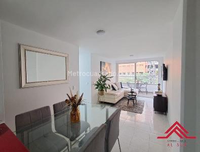 Apartamento de 2 alcobas en venta en El Poblado Loma Del Indio, Medellín, 79 m² · foto 2 de 19