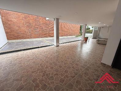Casa de 4 alcobas en venta en Altos Del Poblado, Medellín, 940 m² · foto 18 de 20