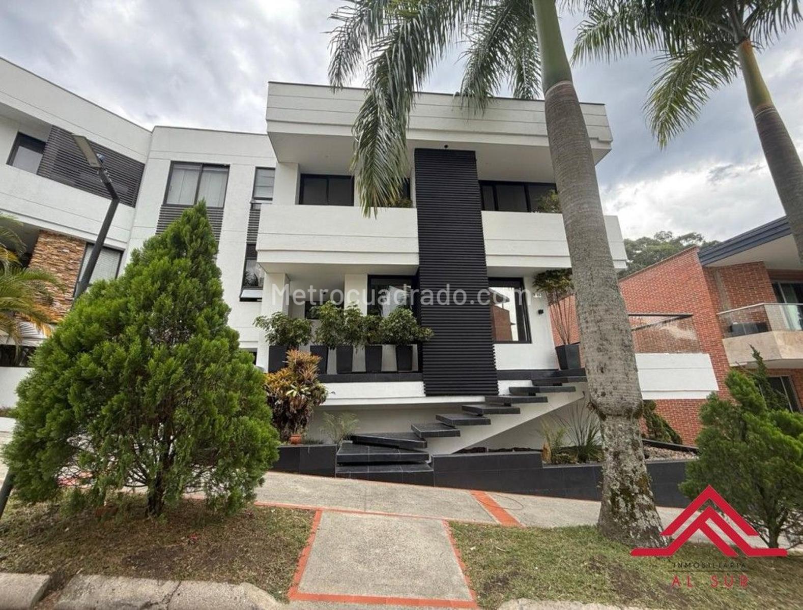 Casa de 4 habitaciones en venta en Altos del Poblado, Medellín — imagen 1 de 20