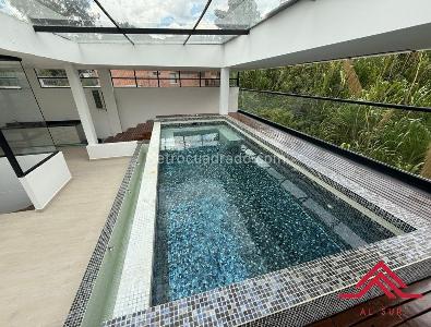 Casa de 4 alcobas en venta en Altos Del Poblado, Medellín, 940 m² · foto 2 de 20