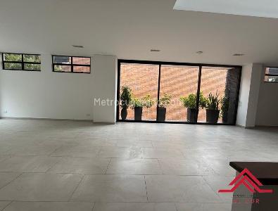 Casa de 4 alcobas en venta en Altos Del Poblado, Medellín, 940 m² · foto 4 de 20