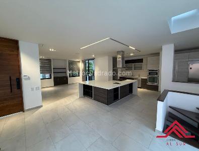 Casa de 4 alcobas en venta en Altos Del Poblado, Medellín, 940 m² · foto 5 de 20