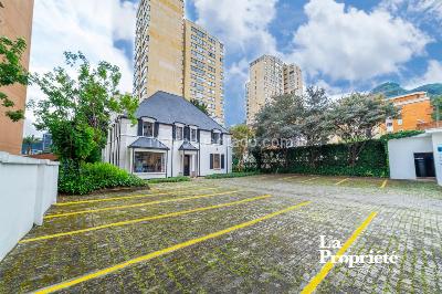 Casa de 5 alcobas en venta en Los Rosales, Bogotá, 617 m² · foto 2 de 20