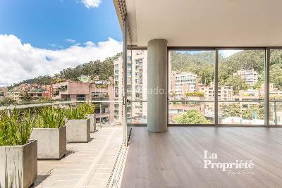 Apartamento de 3 alcobas en venta en Los Rosales, Bogotá, 274 m² · foto 2 de 20