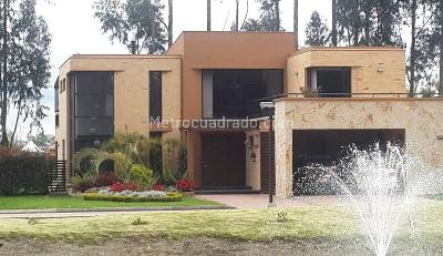 Casa de 4 alcobas en venta en Cajicá, 347 m² · foto 2 de 18