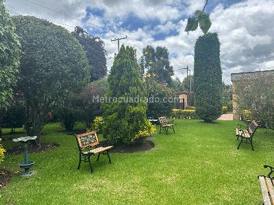 Casa de 4 alcobas en venta en Cajicá, 300 m² · foto 2 de 20